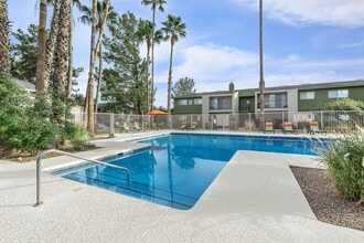 Green Leaf At Broadway in Tucson, AZ - Building Photo - Building Photo
