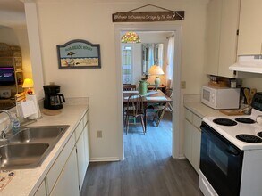 908 Albee Rd W in Nokomis, FL - Building Photo - Building Photo