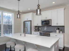 143 Brentwood Cir in Danbury, CT - Building Photo - Building Photo