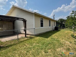 101 Tabler Dr in Seguin, TX - Building Photo - Building Photo