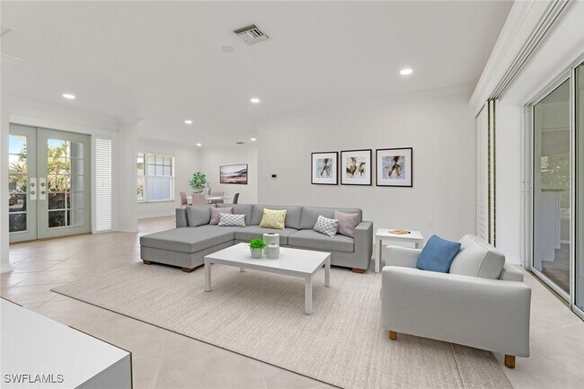 750 Southern Pines Dr in Naples, FL - Building Photo - Building Photo