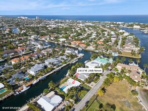 2433 NE 24th St in Lighthouse Point, FL - Building Photo - Building Photo
