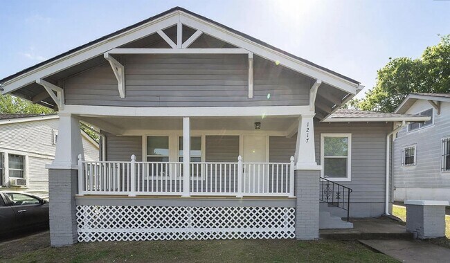 property at 1217 N Main St