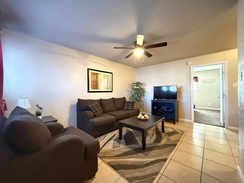 1014 N Gilmer St in Killeen, TX - Building Photo