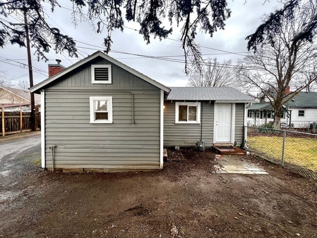 property at 706 S 4th Ave