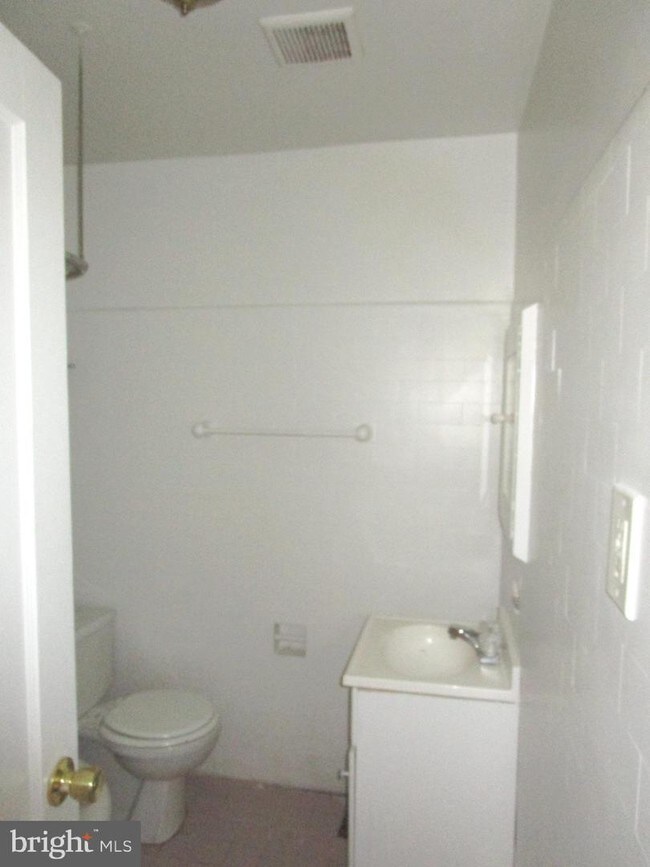 5804 Penn St-Unit -2ND FL FRONT in Philadelphia, PA - Building Photo - Building Photo