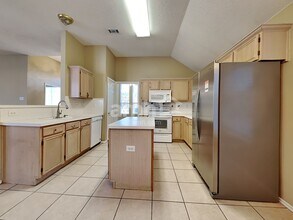 1432 Springaire Ln in Lewisville, TX - Foto de edificio - Building Photo