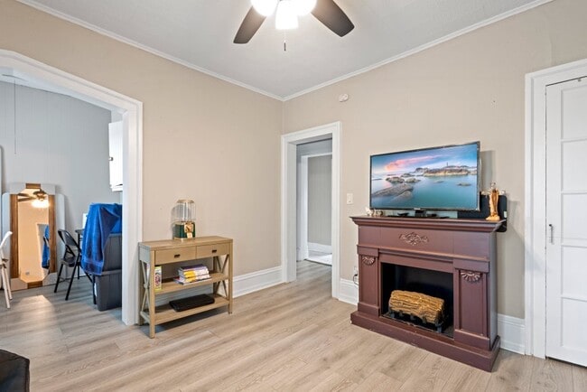 450 W Galena Blvd in Aurora, IL - Foto de edificio - Building Photo