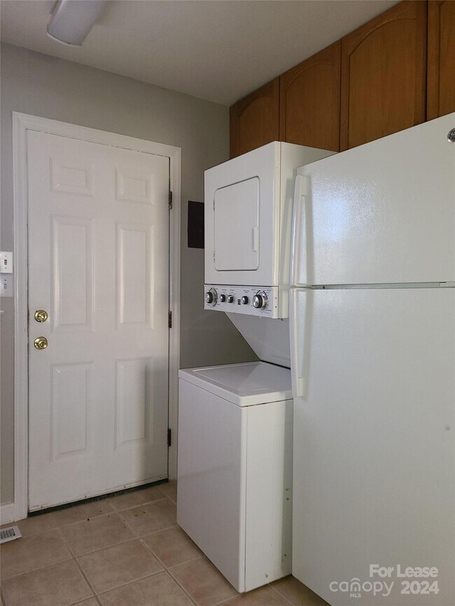 2500 Shamrock Dr-Unit -2 in Charlotte, NC - Building Photo - Building Photo