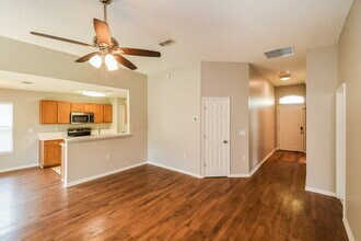 636 Morning Mist Way in Orange Park, FL - Building Photo - Building Photo