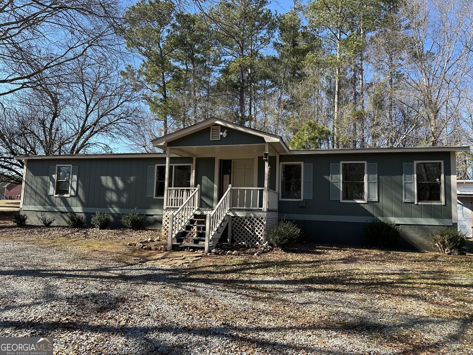 1000 Blue Springs Ct in Buckhead, GA - Building Photo