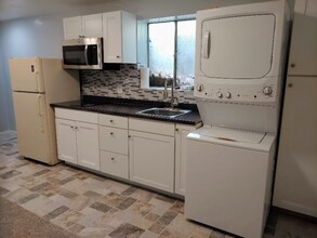 333 E 300 N in Centerville, UT - Building Photo - Building Photo