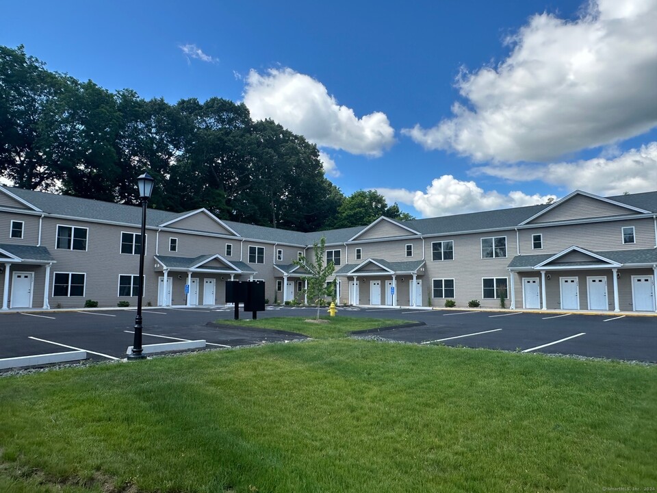 136 Liberty St-Unit -204 in Southington, CT - Building Photo