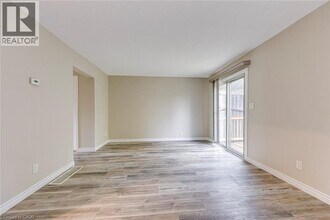 2369 Coldstream Dr in Burlington, ON - Building Photo - Building Photo