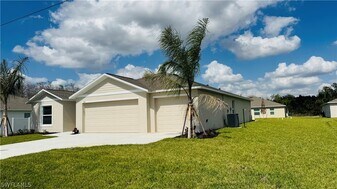 329 Marta Dr in Lehigh Acres, FL - Building Photo