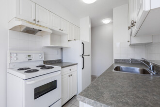1905 Robson St in Vancouver, BC - Building Photo - Building Photo