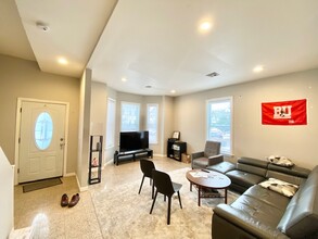 47 Allston St, Unit 1 in Boston, MA - Foto de edificio - Building Photo