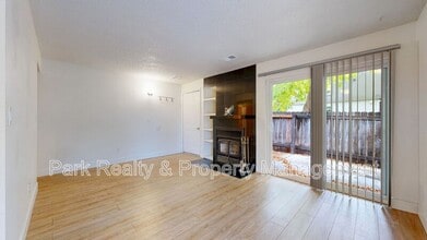 7373 W Florida Ave in Lakewood, CO - Foto de edificio - Building Photo