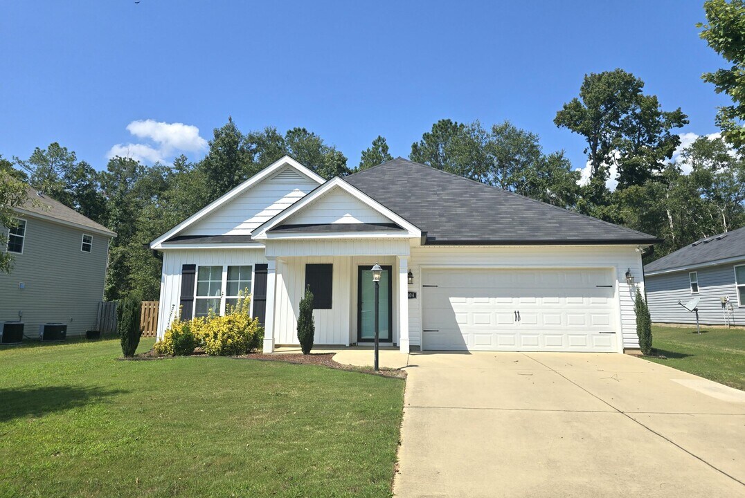 3304 Alexandria Dr in Grovetown, GA - Building Photo