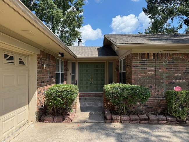 802 Holly Gail St in Sherwood, AR - Building Photo - Building Photo