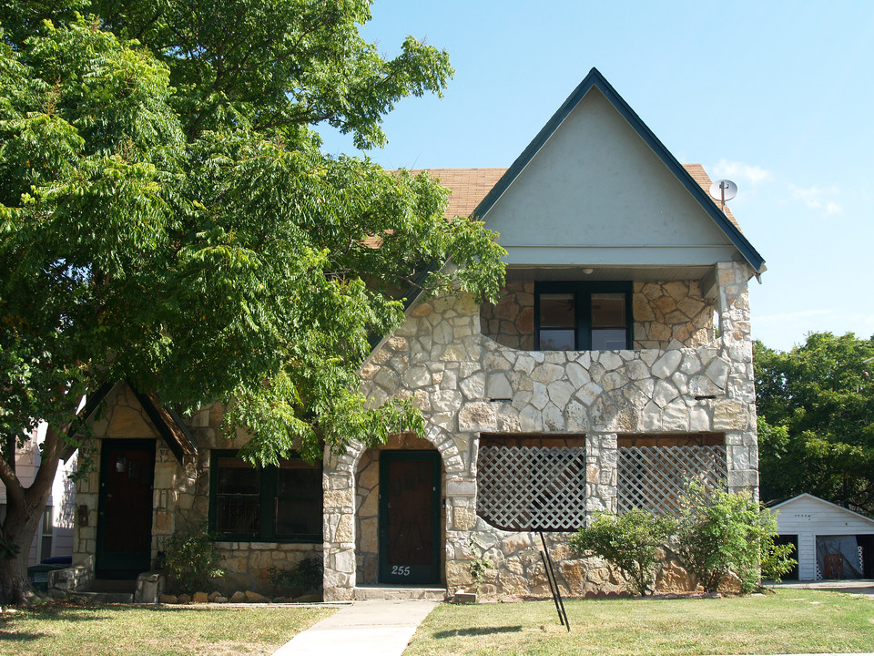 255 Natalen St in San Antonio, TX - Building Photo