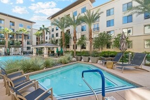 Altitude Sixteen 75 in Phoenix, AZ - Building Photo