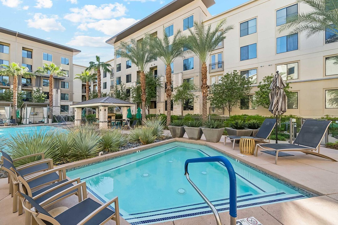 Altitude Sixteen 75 in Phoenix, AZ - Foto de edificio