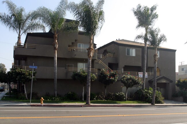 1396 Redondo Ave in Long Beach, CA - Building Photo - Building Photo