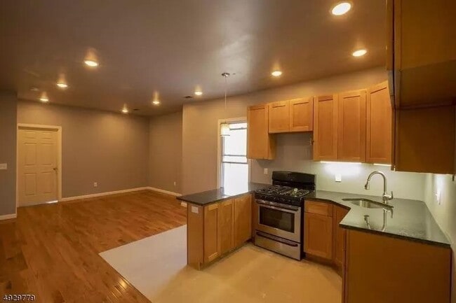 399-401-401 E 28th St in Paterson, NJ - Building Photo - Building Photo