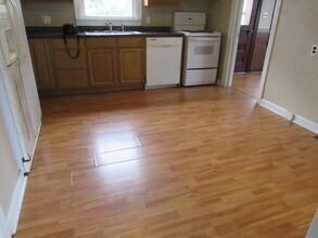 636 W Washington St in Marshfield, MO - Building Photo - Building Photo