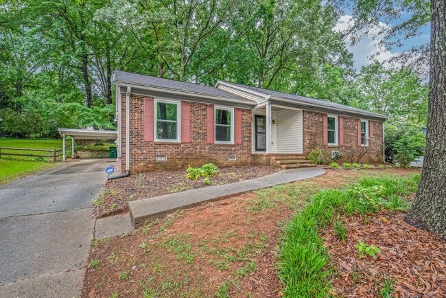 property at 1000 Wishing Well Ln