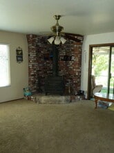 536 Teakwood Dr in Redding, CA - Building Photo - Building Photo