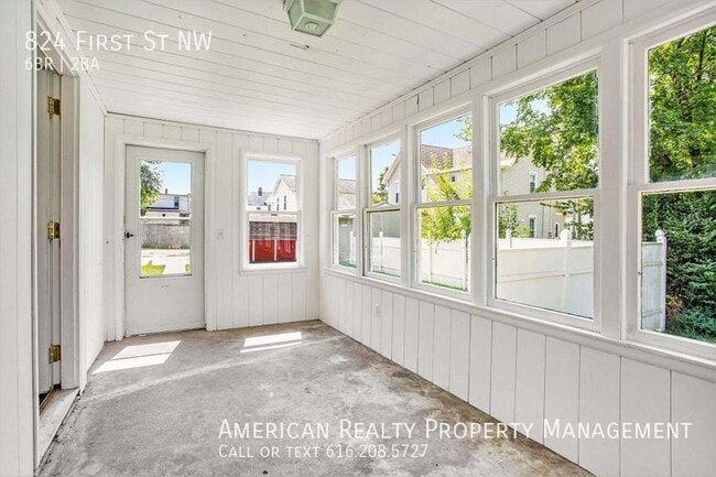 824 First St NW in Grand Rapids, MI - Building Photo - Building Photo