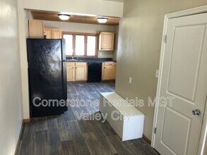 424 6th Ave NE in Valley City, ND - Building Photo - Building Photo
