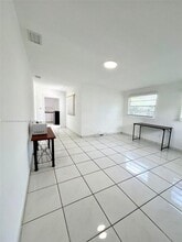 1666 NE 183rd St in North Miami Beach, FL - Building Photo - Building Photo