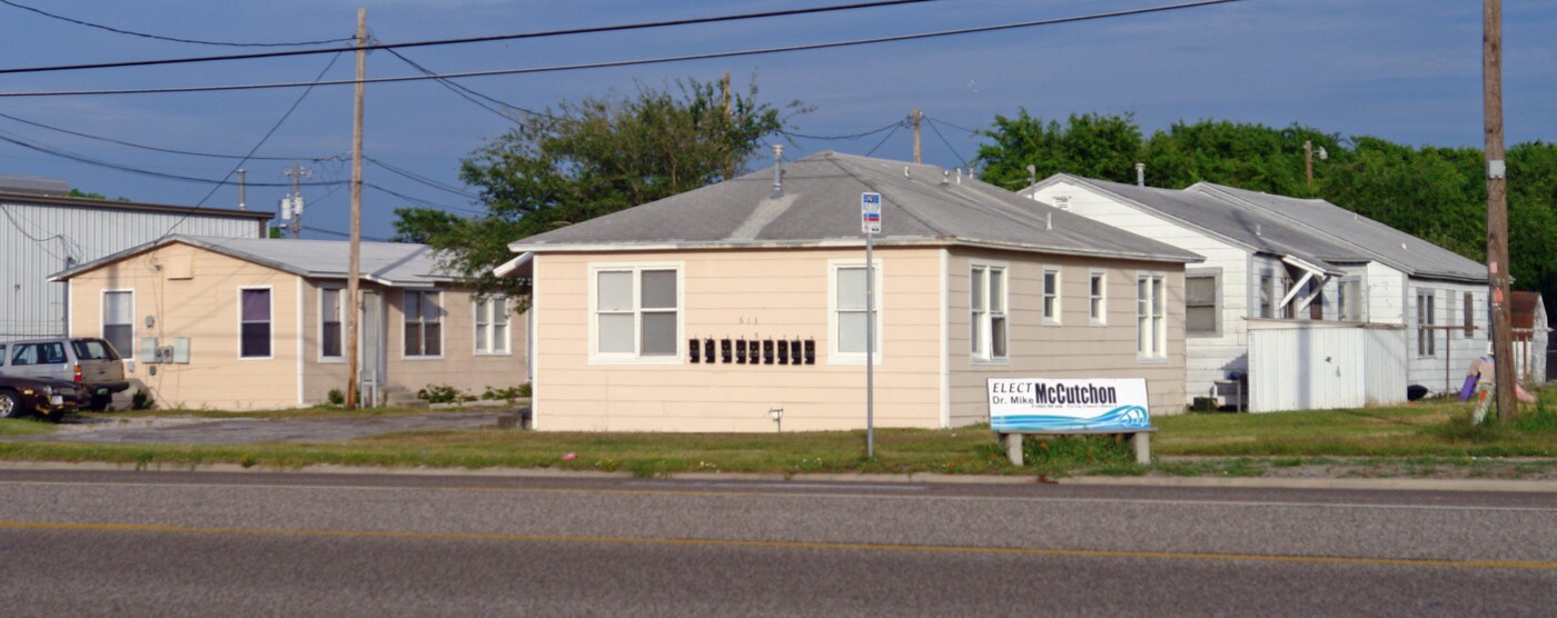 613 Nas Dr in Corpus Christi, TX - Building Photo