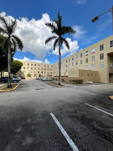 7420 W 20th Ave in Hialeah, FL - Building Photo