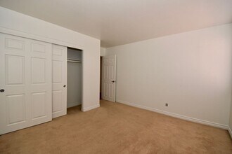 5499 Indian River Dr in Las Vegas, NV - Building Photo - Building Photo