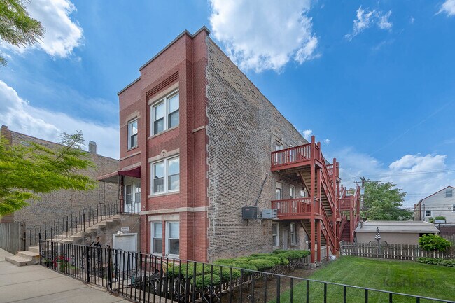 2504 S Blue Island Ave in Chicago, IL - Building Photo - Building Photo
