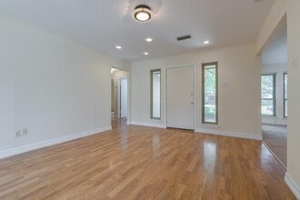2000 Geneva Dr in Richardson, TX - Building Photo - Building Photo