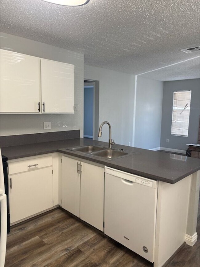 2665 Bryandouglas Dr in Las Vegas, NV - Building Photo - Building Photo