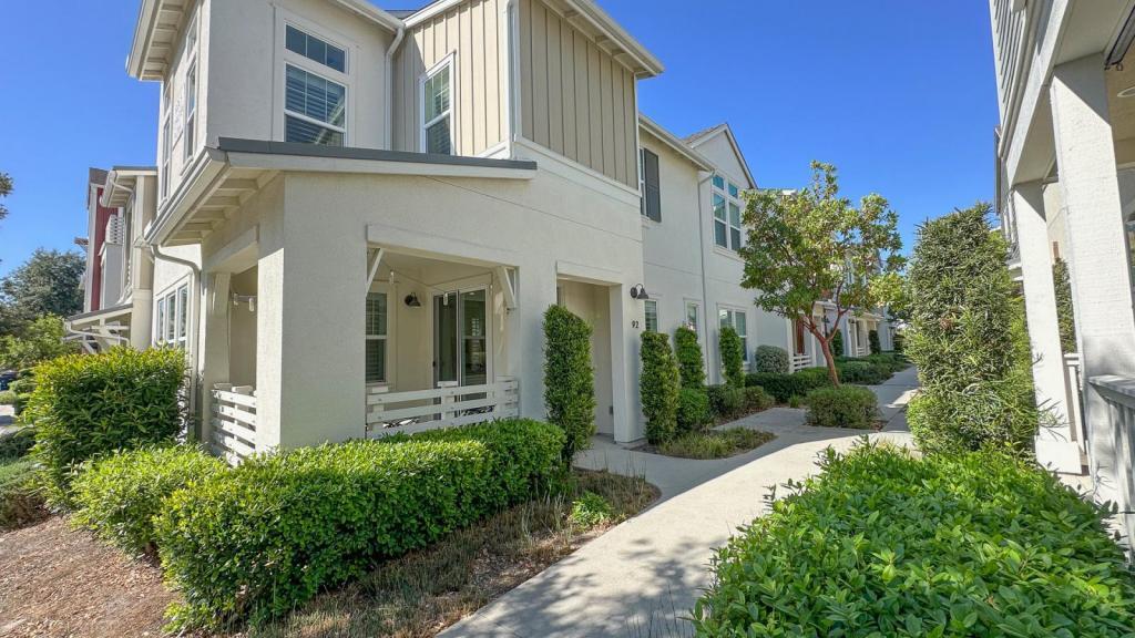 92 Patria in Ladera Ranch, CA - Building Photo