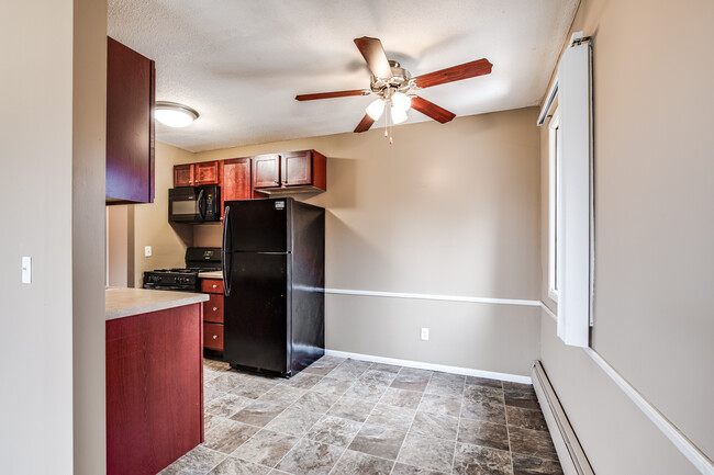 Christmas Lake Manor Apartments in Excelsior, MN - Foto de edificio - Interior Photo