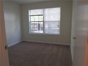 703 Stony Brook Way in North Brunswick, NJ - Building Photo - Building Photo