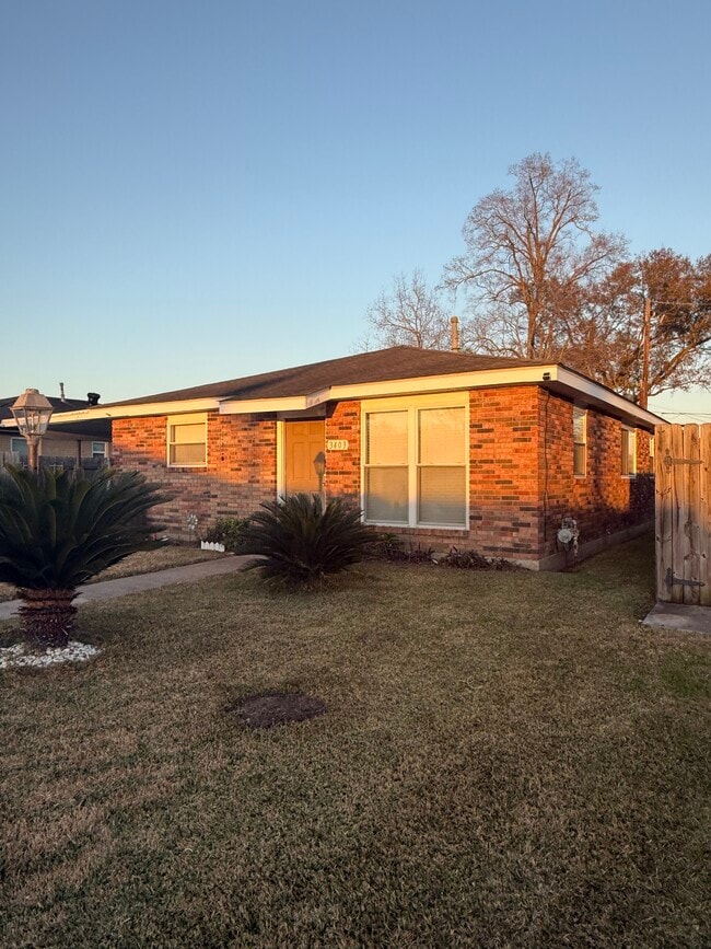 3403 Tambour Dr in Marrero, LA - Foto de edificio - Building Photo