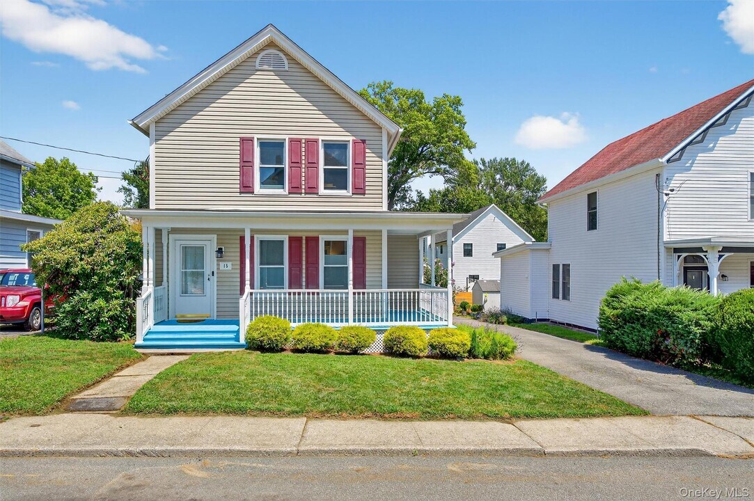 15 Maple St in Beacon, NY - Building Photo