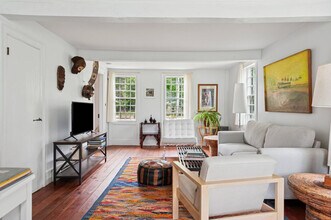 852 Springs Fireplace Rd in East Hampton, NY - Building Photo - Building Photo