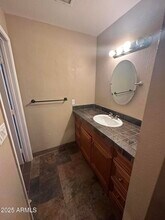 4934 W Grovers Ave in Glendale, AZ - Foto de edificio - Building Photo