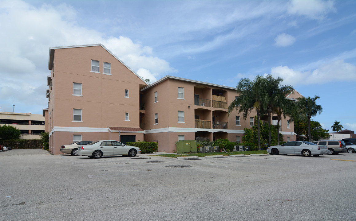 The Courtyards on Flagler in West Palm Beach, FL - Building Photo