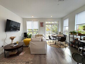 302 Broadway in Everett, MA - Building Photo - Building Photo